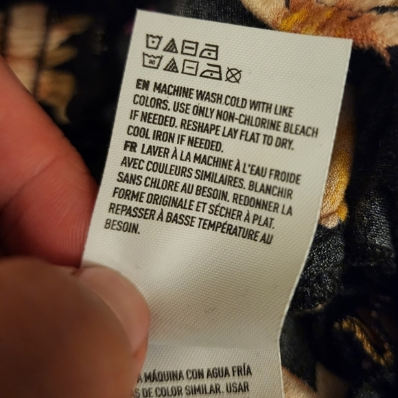 American Eagle Ruffled Floral Shorts Women's Medium M Black Flowy Summer EUC - Picture 9 of 9